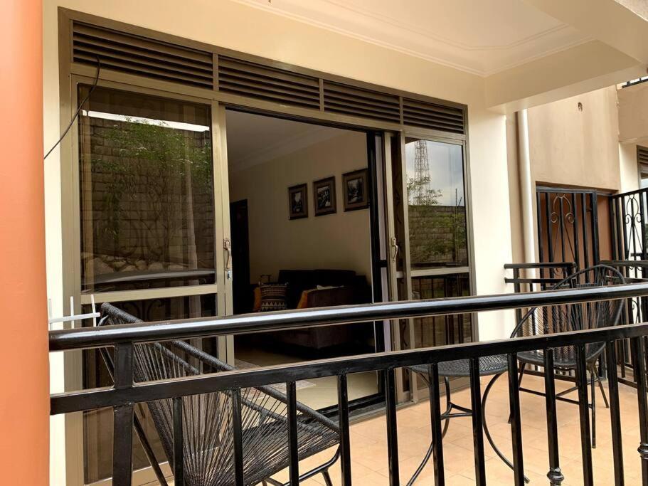 Cozy 2-Bedroom Apartment Within City Limits. Kampala Esterno foto