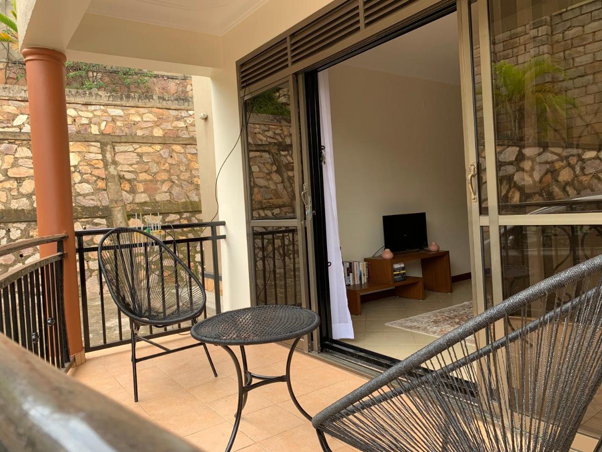Cozy 2-Bedroom Apartment Within City Limits. Kampala Esterno foto
