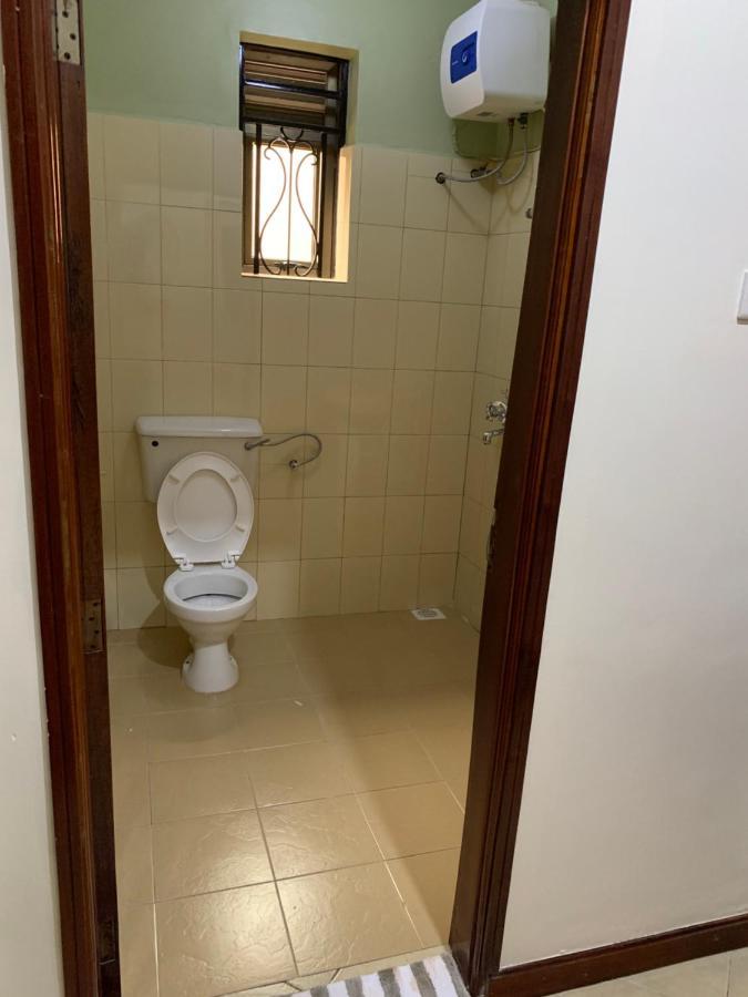 Cozy 2-Bedroom Apartment Within City Limits. Kampala Esterno foto